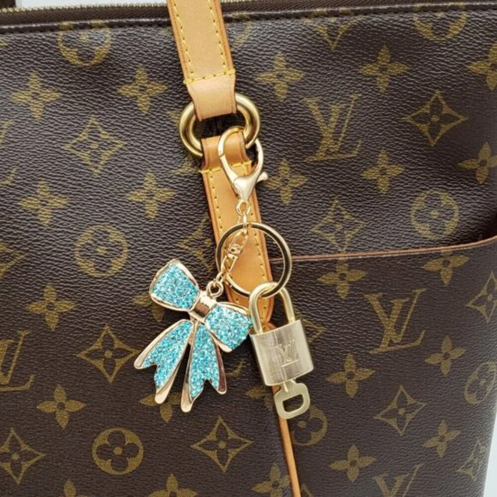 Authentic Louis Vuitton Padlock Gold 🔒 Key Set + Unbranded Ribbon Keychain